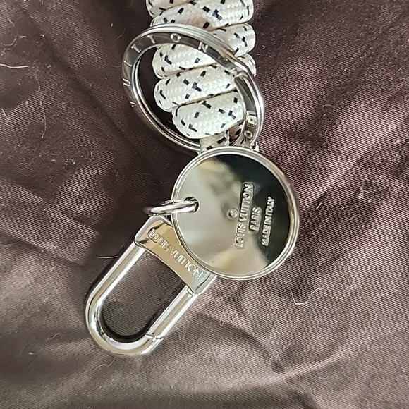 NWOT Louis Vuitton White Rope Knot Palladium Silver Hardware Bag Charm Key Ring - Picture 5 of 7